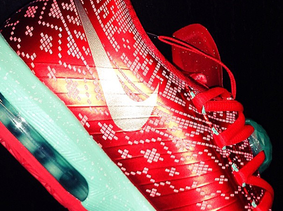 Nike KD 6 “Christmas” – Light Crimson – Metallic Gold – Green Glow