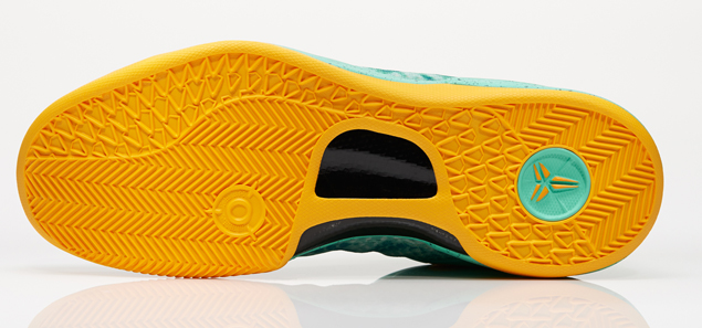 Nike Kobe 8 Green Glow 01