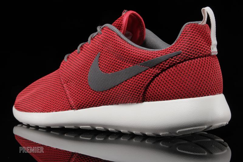 Nike Roshe Run Red Velvet Brown 03