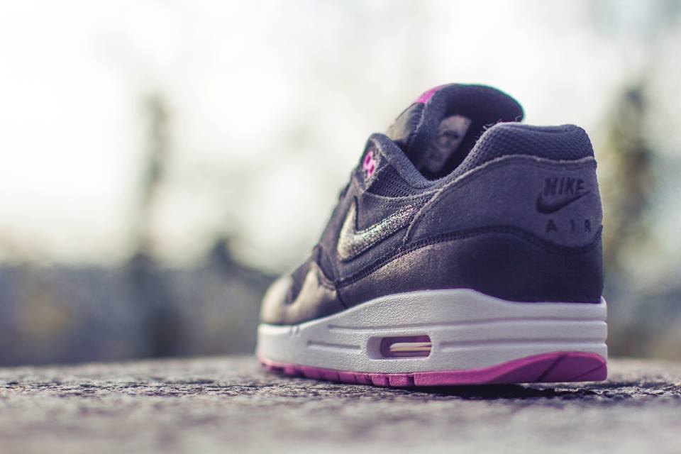 Nike Wmns Air Max 1 Anthracite Black Red Violet 04