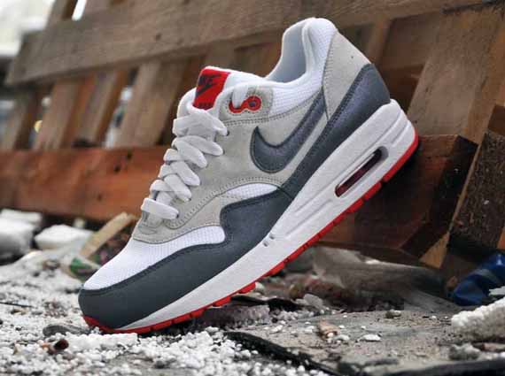 Nike Wmns Air Max 1 Essential Grey Red 01