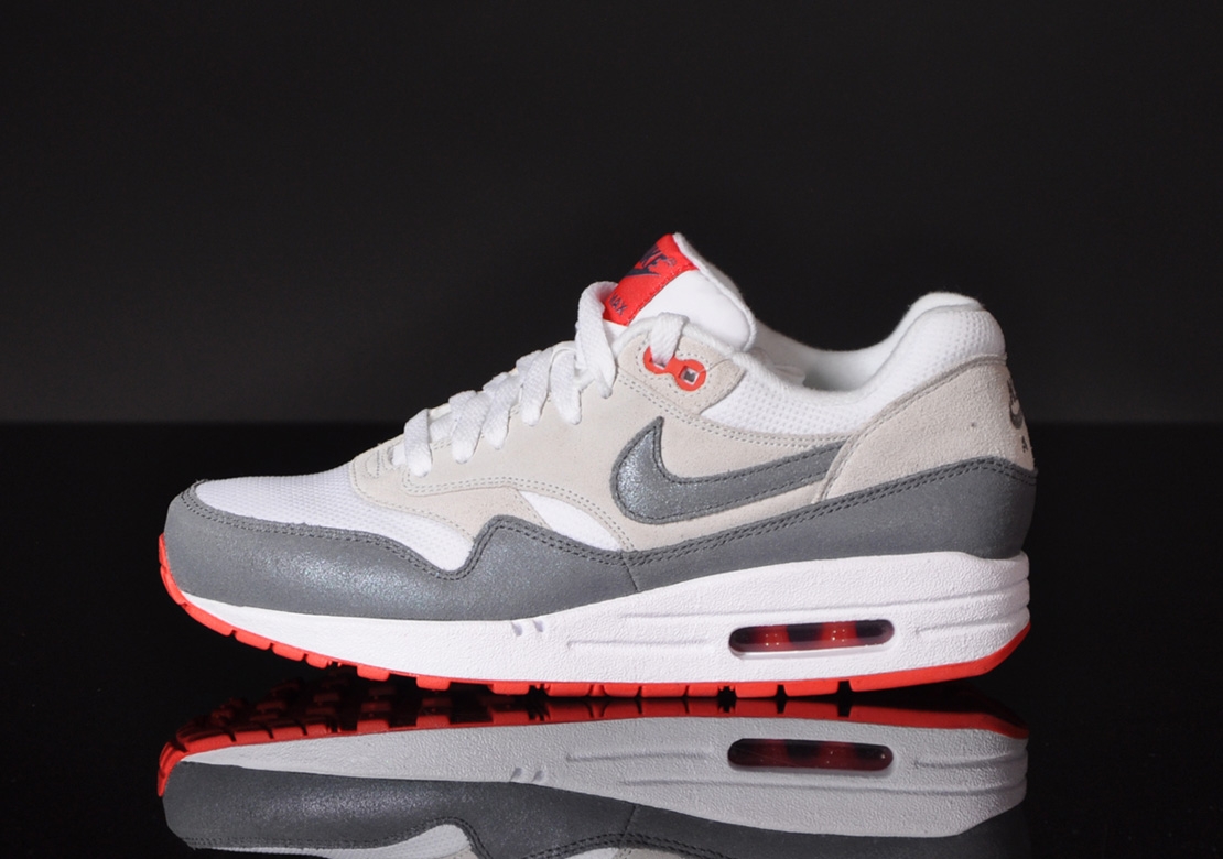 Nike Wmns Air Max 1 Essential Grey Red 02