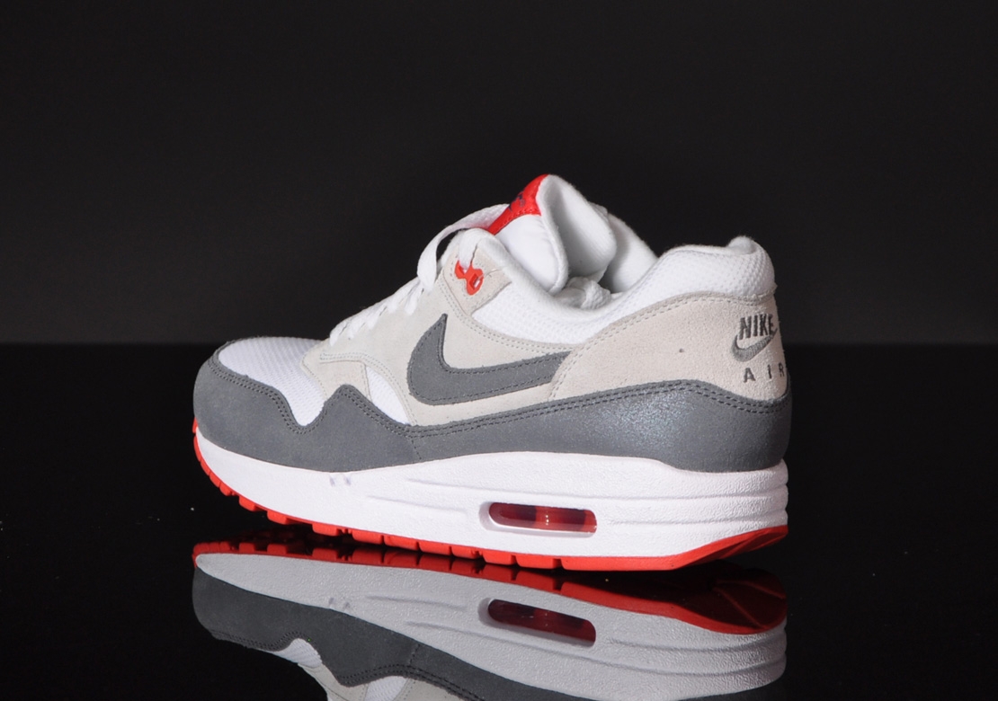Nike Wmns Air Max 1 Essential Grey Red 05