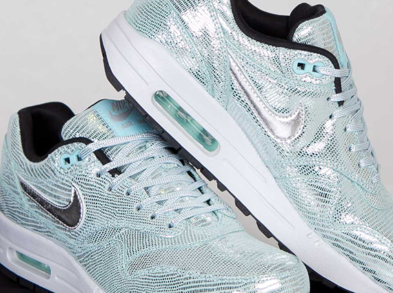 Nike WMNS Air Max 1 QS – Metallic Silver – Glacier Ice