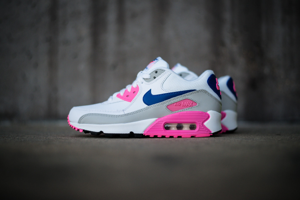 Nike Wmns Air Max 90 Pink Glow Available 02