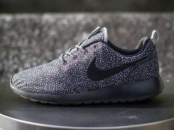 black and gray roshes