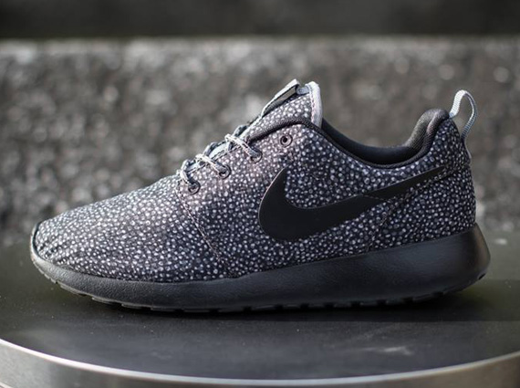 roshe run cool grey black print