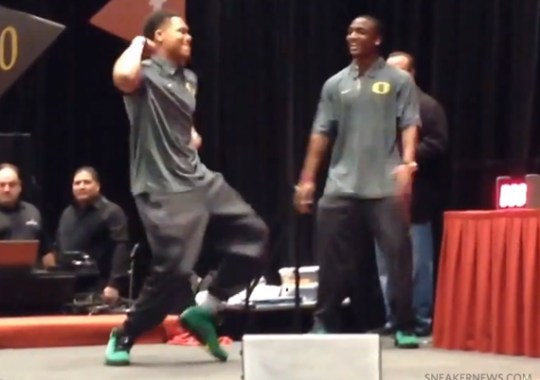 Oregon Ducks Football Team Doing the Dougie in Air jordan silver 5 PEs