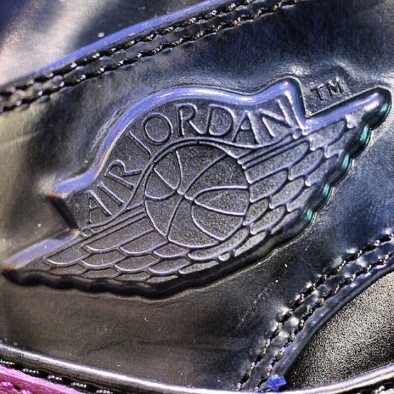 Air Jordan 1 Mid Yoth 05