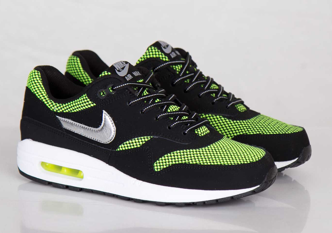 Nike Air Max 1 Gs Black Volt Metallic Silver 02