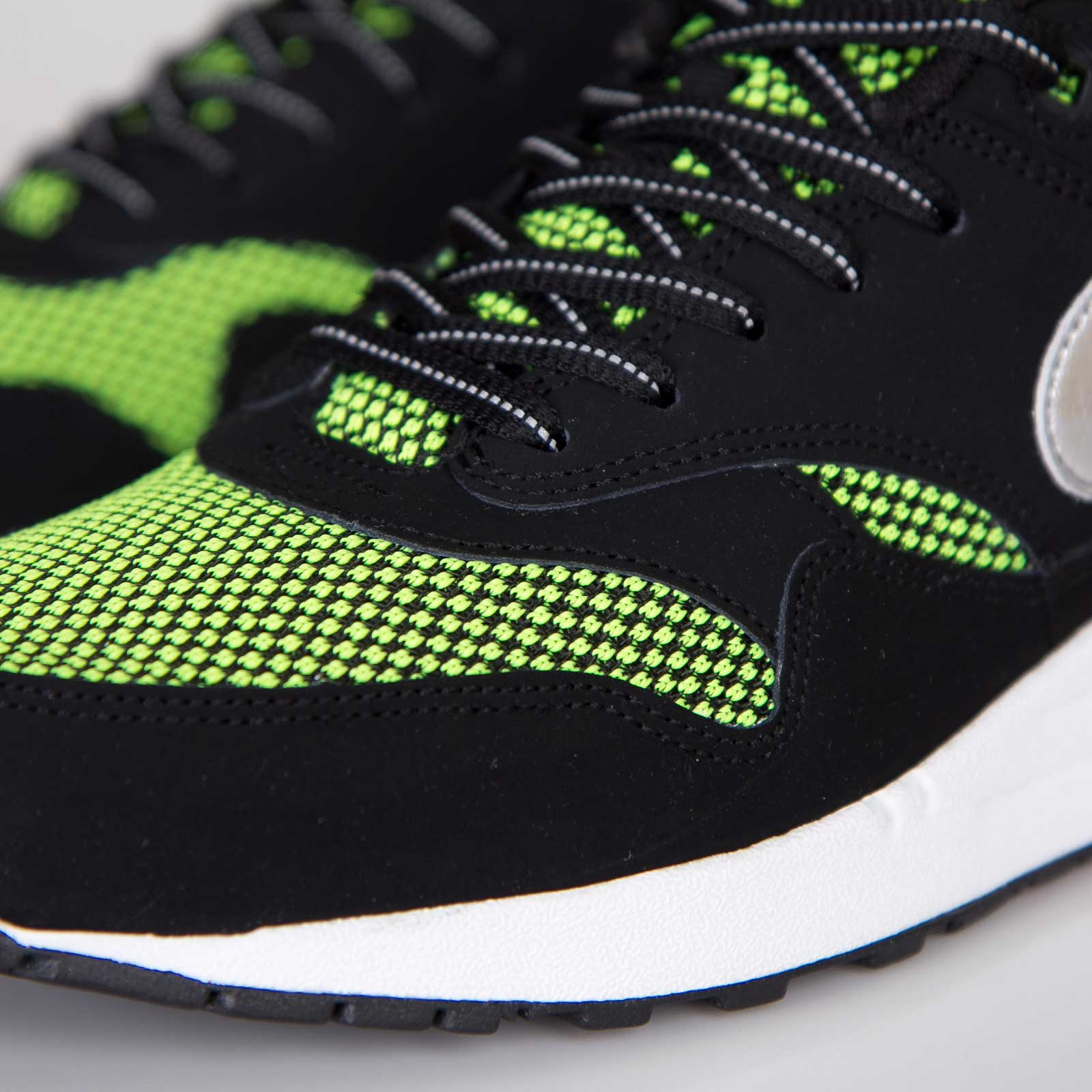 Nike Air Max 1 Gs Black Volt Metallic Silver 05