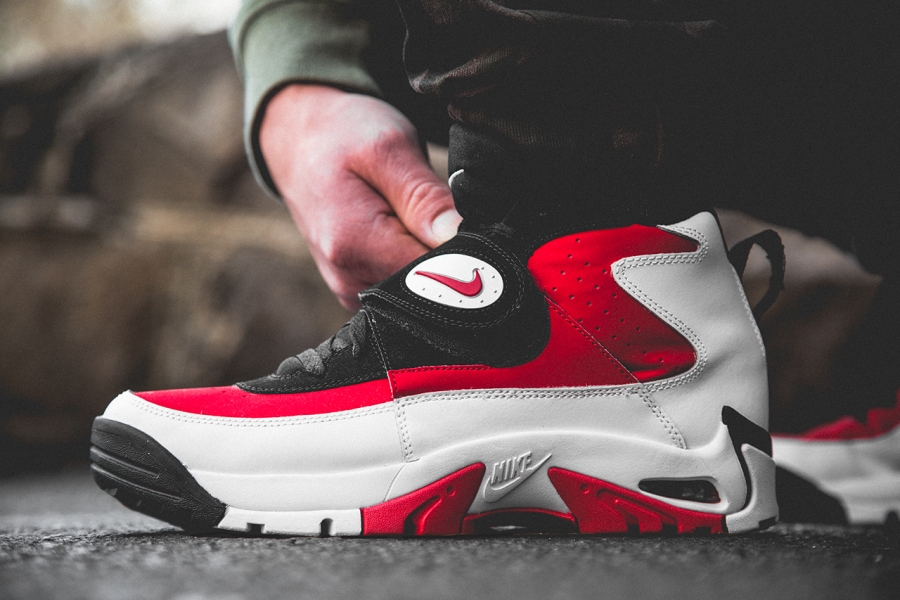 Nike Air Mission Red White Black 01