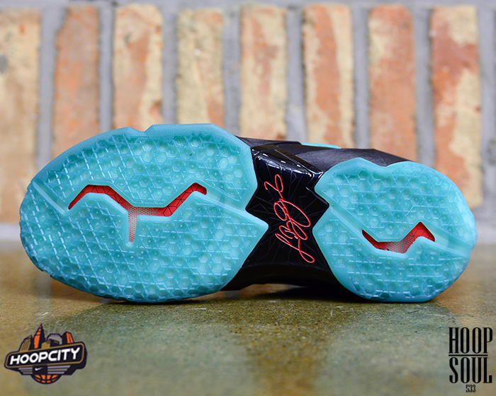 Nike Lebron 11 Black Diffused Jade Light Crimson Jade Glaze 01