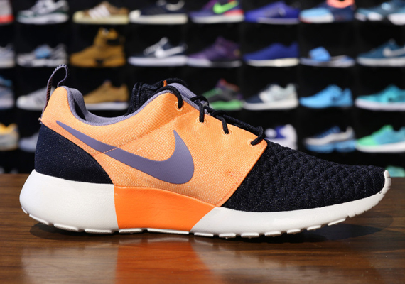 Nike Roshe Run Premium - Dark Obsidian - Atomic Orange