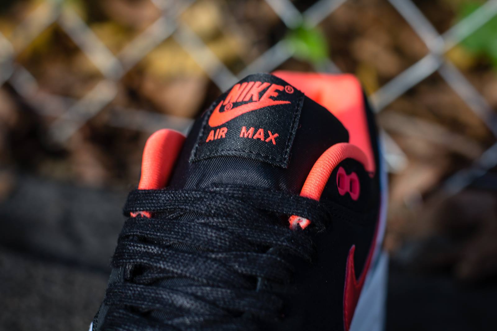Nike Wmns Air Max 1 Black Laser Crimson White 02