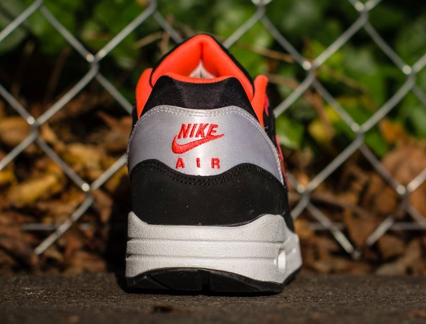 Nike Wmns Air Max 1 Black Laser Crimson White 04