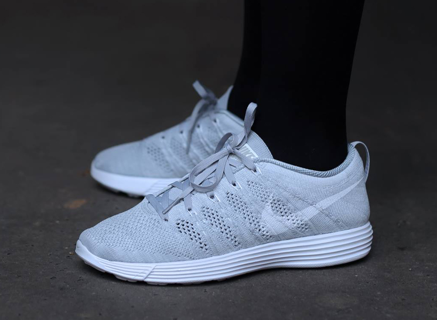 Nike Wmns Flyknit Trainer 01