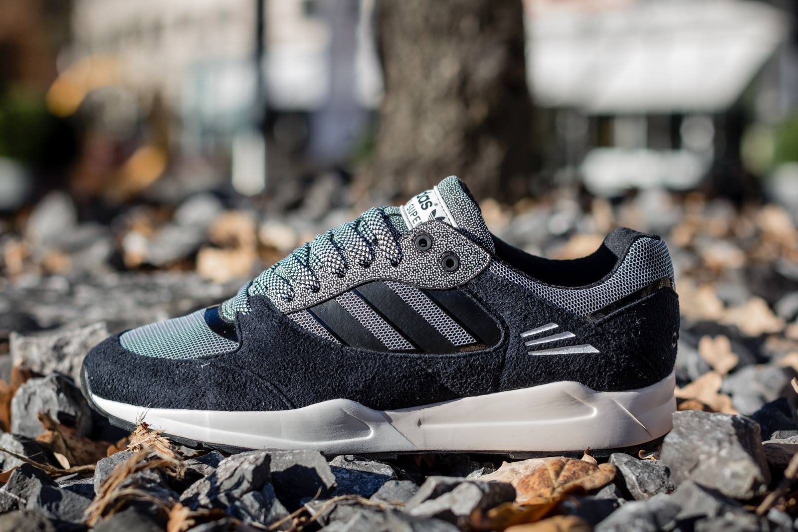 Adidas Tech Super Black White Vapour Running White 01