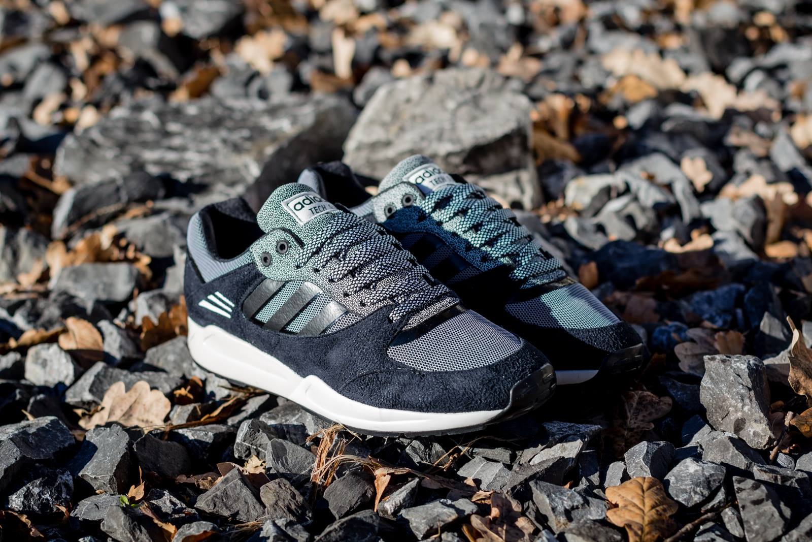 Adidas Tech Super Black White Vapour Running White 02