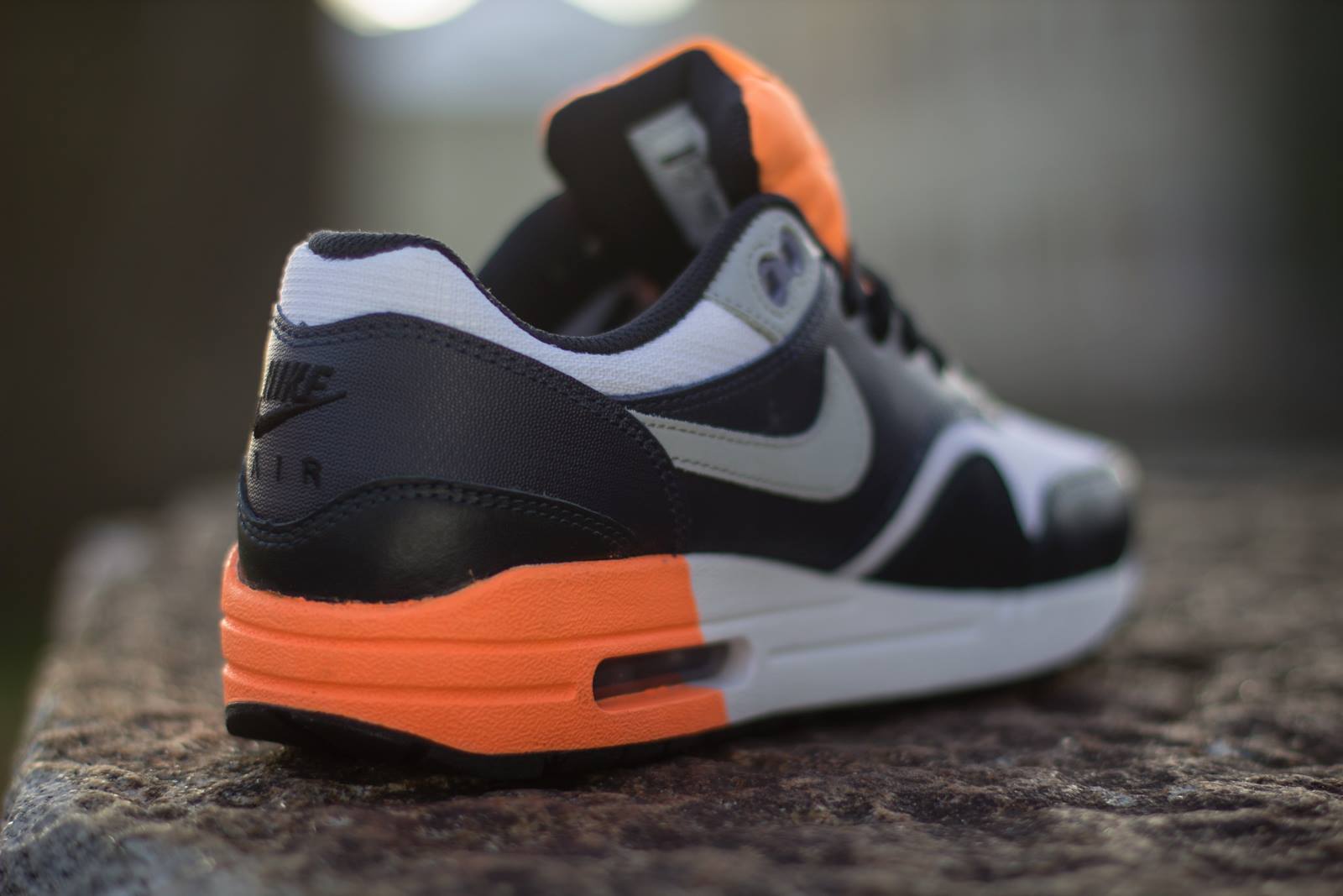 Nike Air Max 1 Gs White Wolf Grey Obsidan Orange 03
