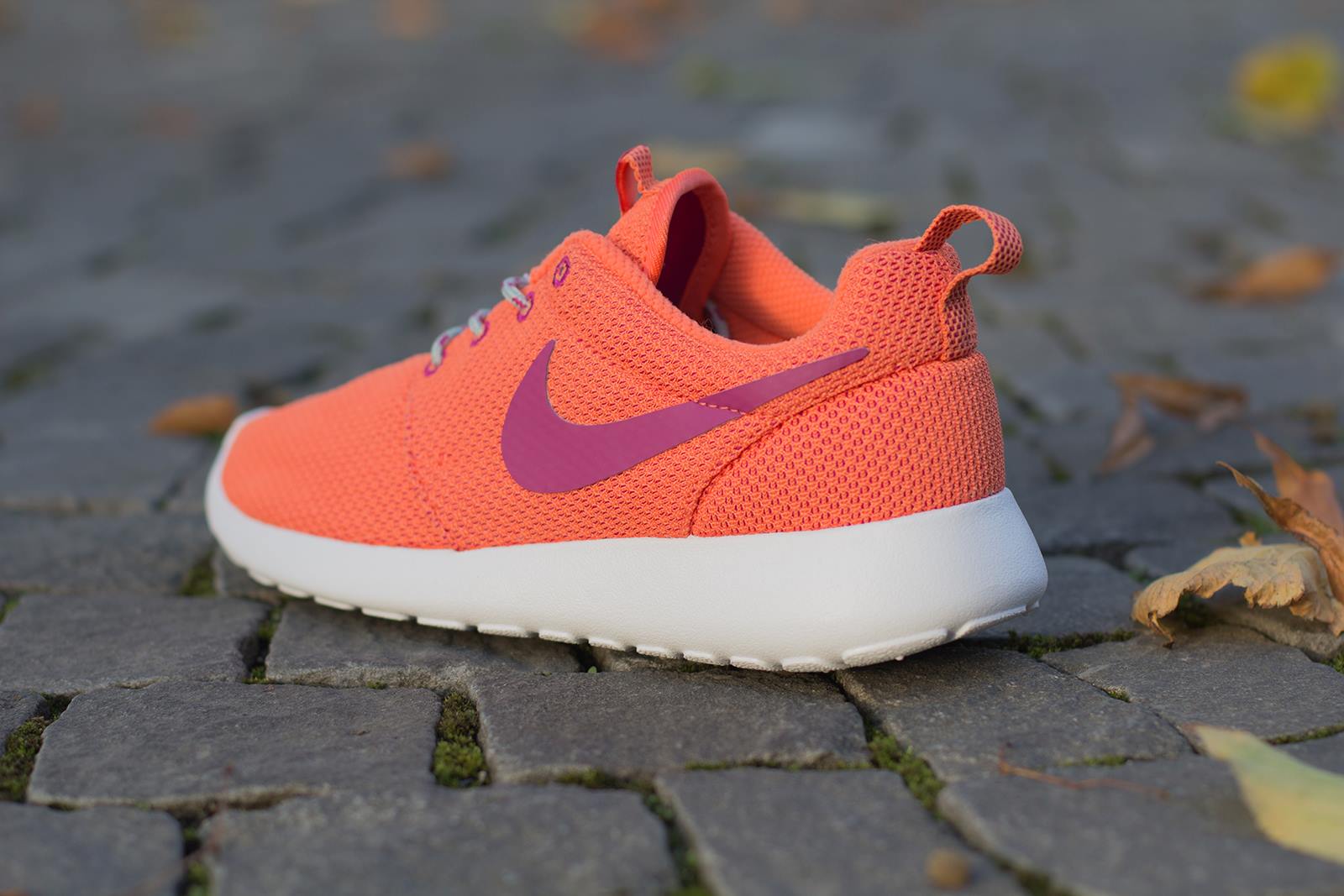 Nike Wmns Roshe Run Turf Orange Bright Magenta Sea Spray 03