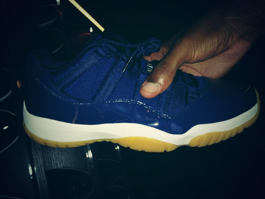 Air Jordan 11 Low Navy Gum 01