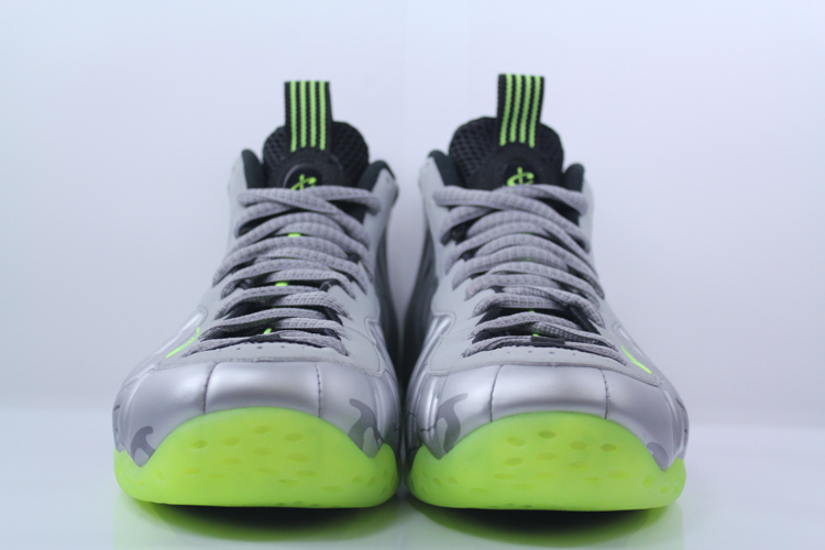 Foamposite One Metallic Silver Volt 02