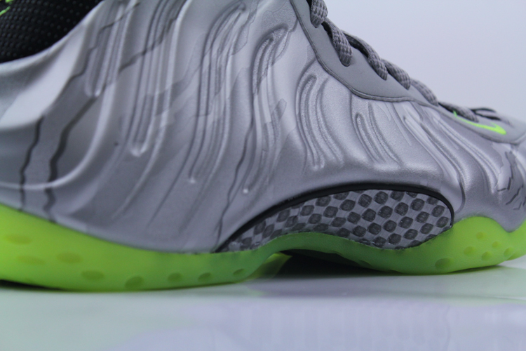 Foamposite One Metallic Silver Volt 06