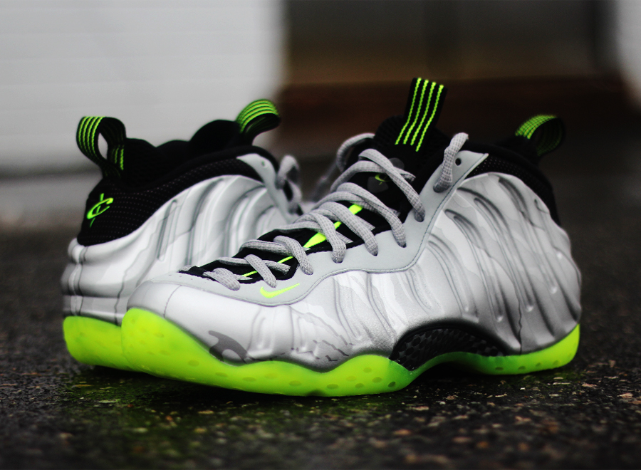 Nike Air Foamposite One Meets Air Tech Challenge in this Upcoming Release