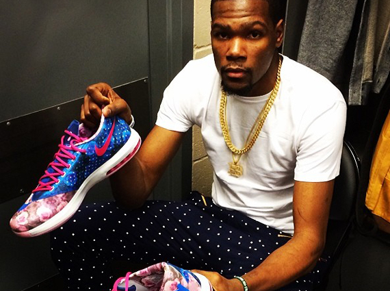 Kevin Durant Shows Off His "Aunt Pearl" Nike KD 6