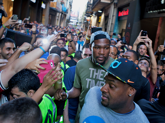 Will Kevin Durant Surpass LeBron James as Nike Basketball's Biggest Athlete in 2015?