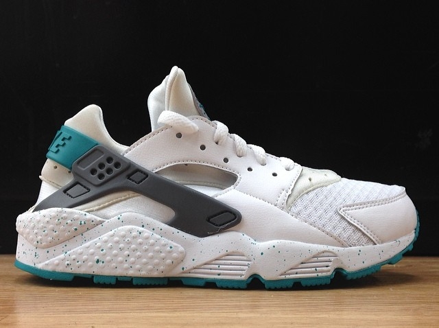 Nike Air Huarache “Turbo Green” – Available