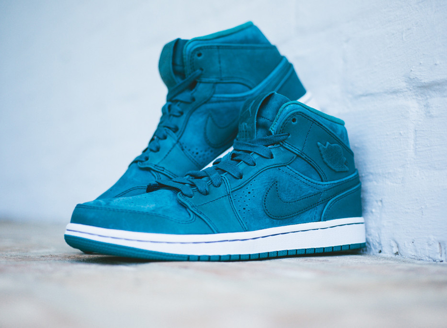 Air Jordan 1 Mid Nouveau Night Shadow 0