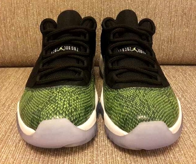 Air Jordan 11 Low Retro Green Snake 01