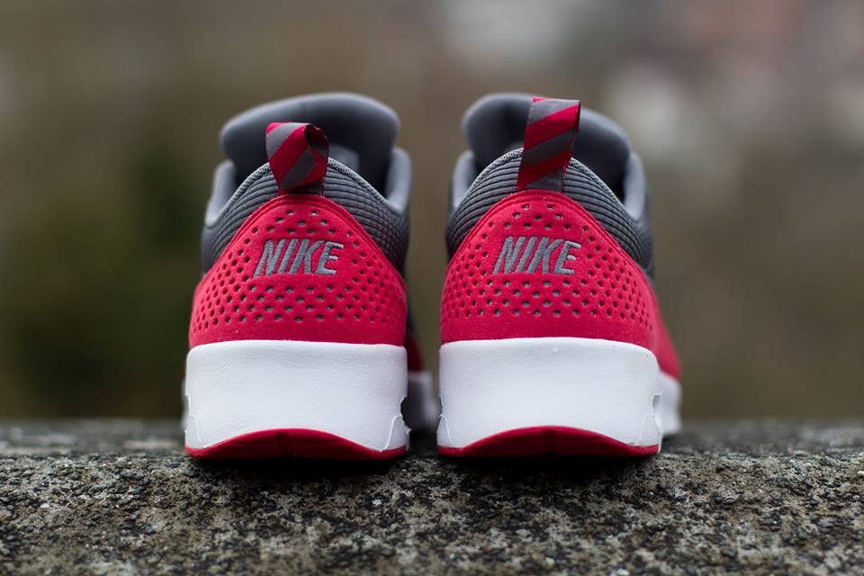 Nike Air Max Thea Legend Red Polarized Blue 04