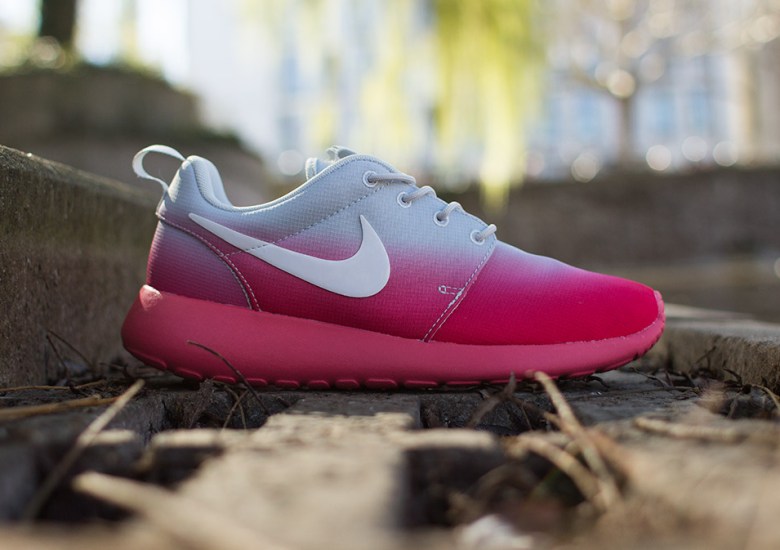Nike Roshe Run “Gradient” – Grey – Pink