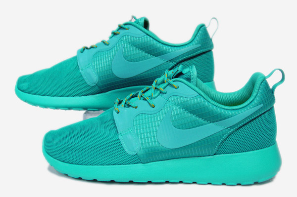 Nike Roshe Run Hyperfuse Turbo Green Dark Citron Volt 01