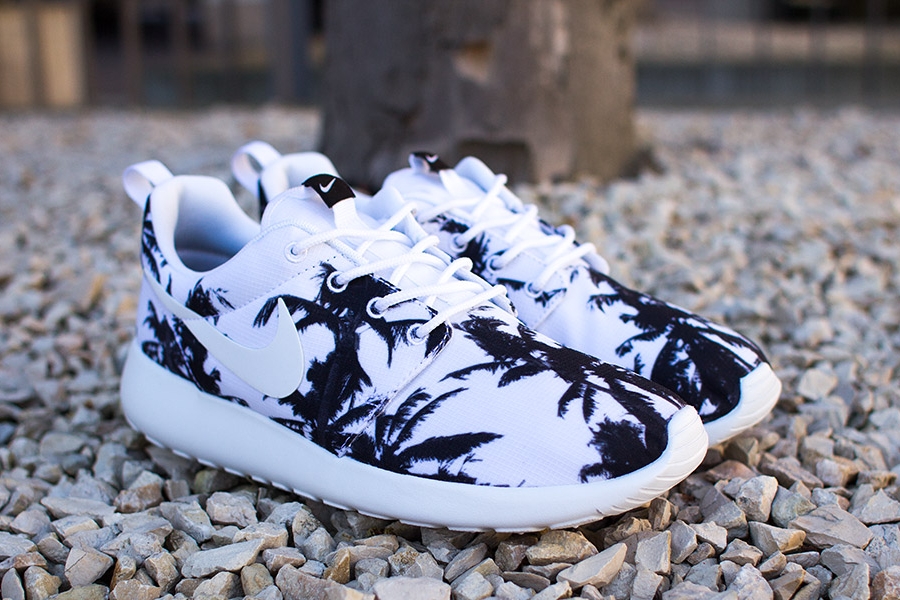 nike wmns roshe run palm trees