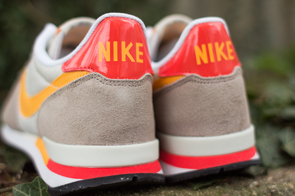 Nike Wmns Internationalis Beige Orange Red 07