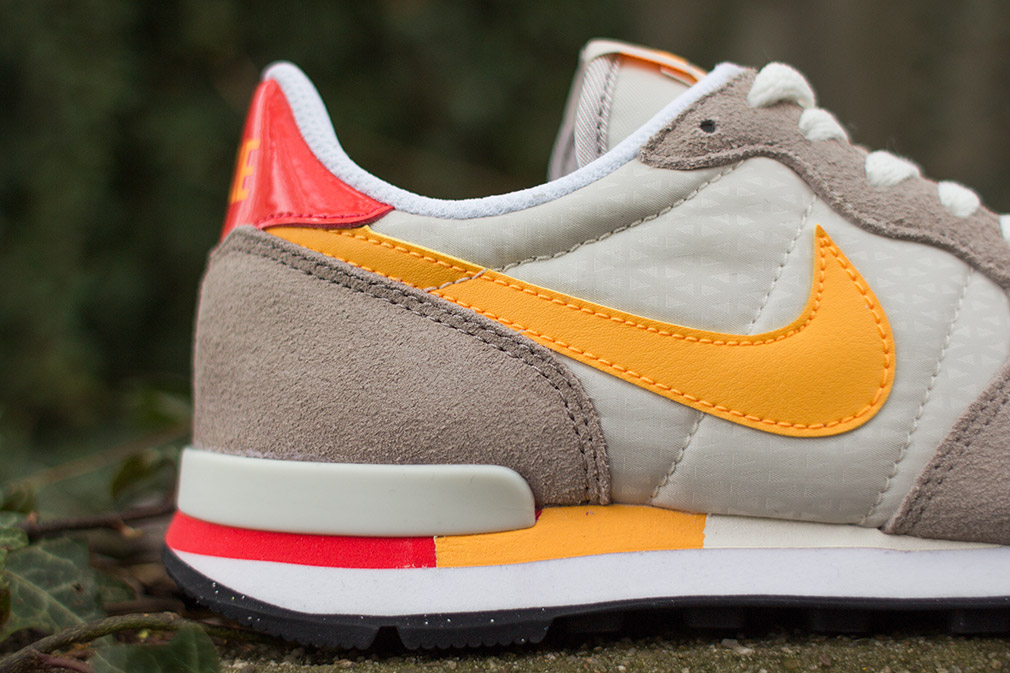 Nike Wmns Internationalis Beige Orange Red 08