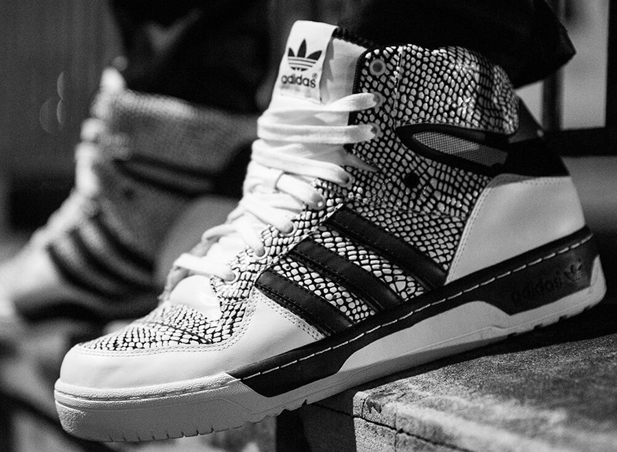 Reptile Adidas Originals Metro Atttitude1