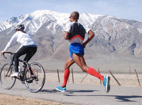 American Meb Keflezighi Wins Boston Marathon Wearing Skechers ...