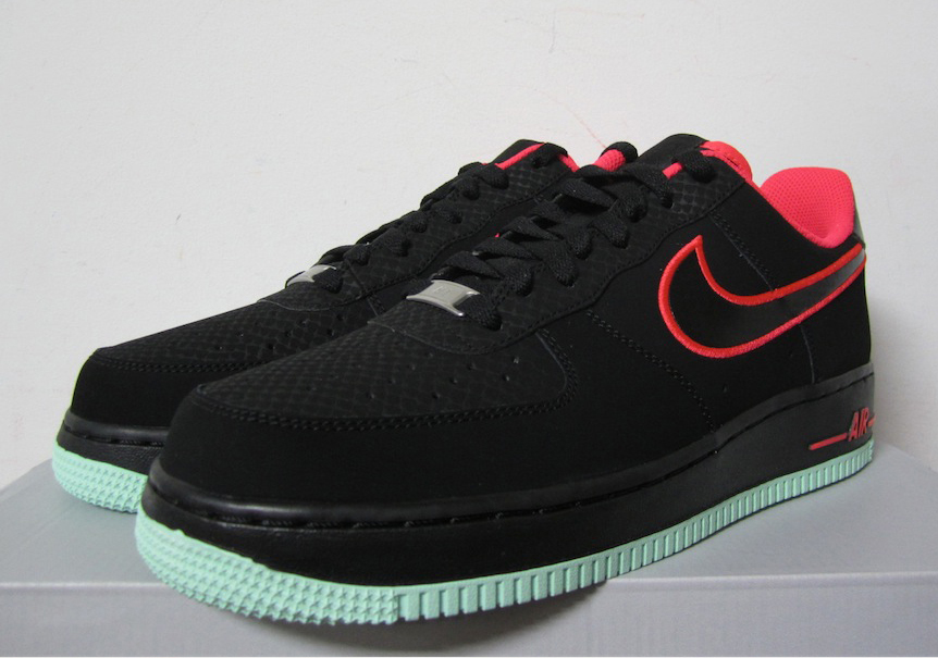 Nike Air Force 1 Low Black Laser Crimson Arctic Green 02