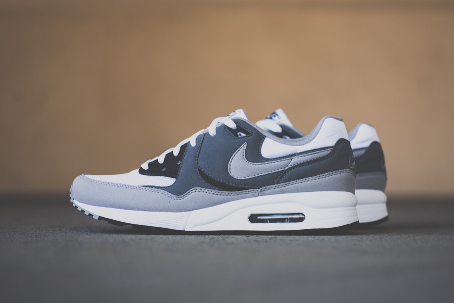 Nike Air Max Light Essential Cool Grey 01