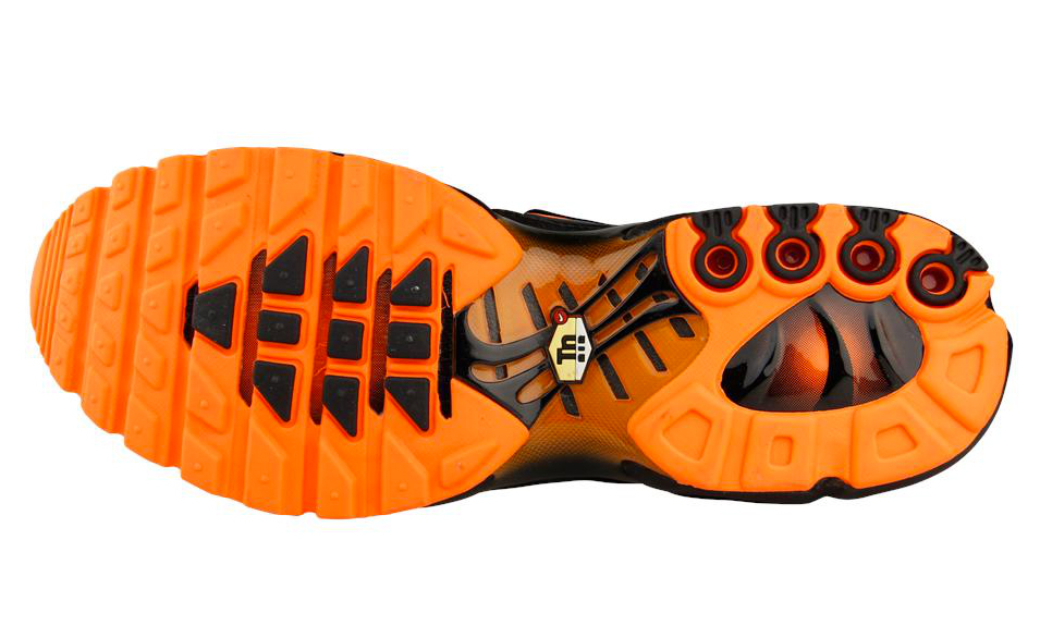 Nike Air Max Plus Black Total Orange 04