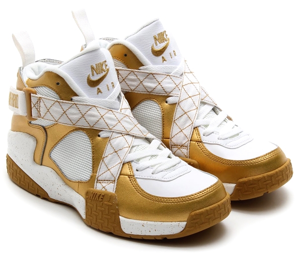 Nike Air Raid Metallic Gold White 01