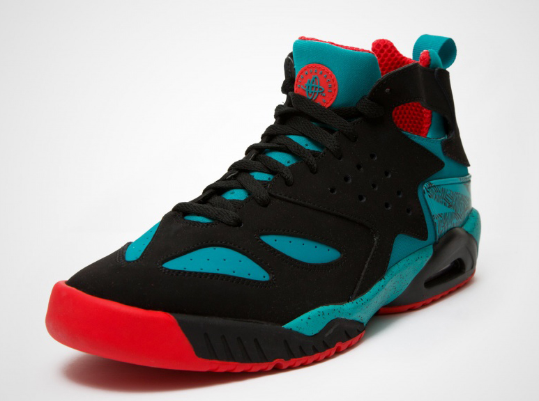 Nike Air Tech Challenge Huarache Black Tubro Crimson 02