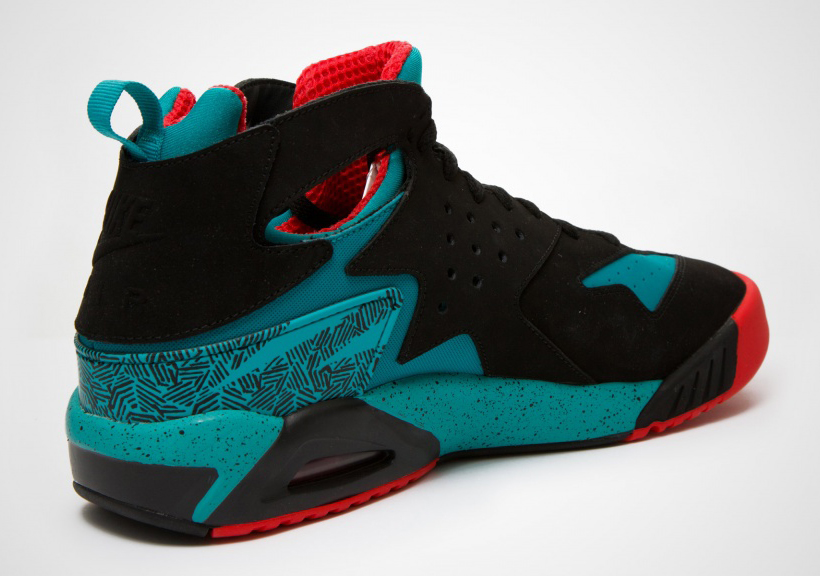 Nike Air Tech Challenge Huarache Black Tubro Crimson 04