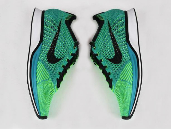 Nike Flyknit Racer Turquoise Neon 2