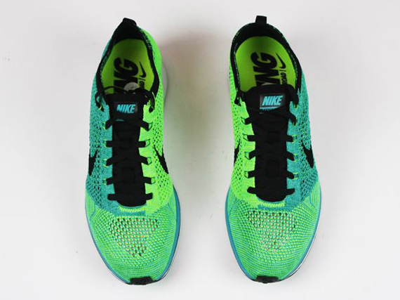 Nike Flyknit Racer Turquoise Neon 3